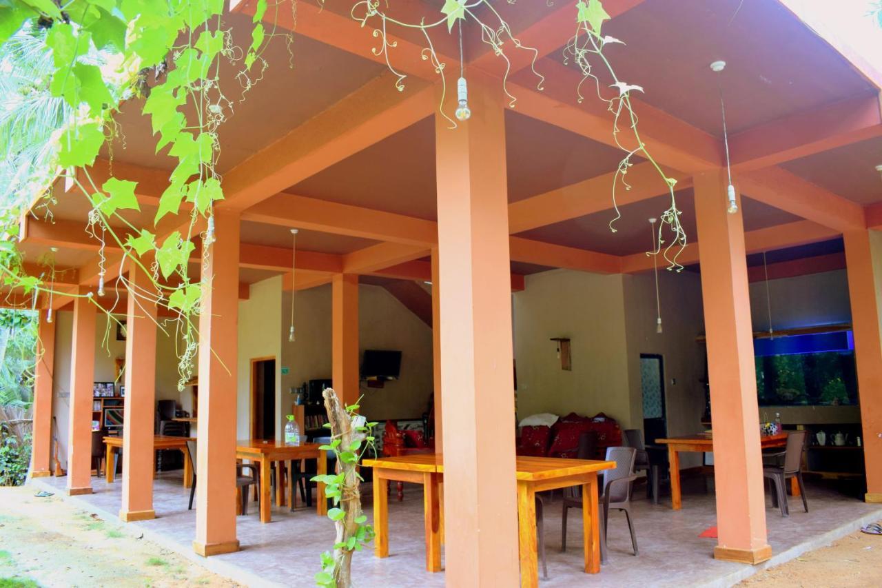 Lakeside Cabana Tissamaharama Ngoại thất bức ảnh